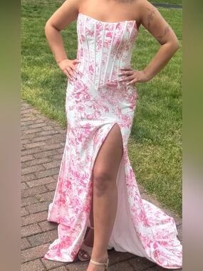 Elegant White and Pink Floral Strapless Prom Dress with Thigh Slit